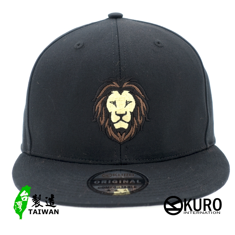 KURO-SHOP-獅子電繡 平板帽-棒球帽(可客製化)