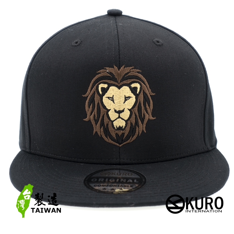 KURO-SHOP-獅子 LION 電繡 平板帽-棒球帽(可客製化)