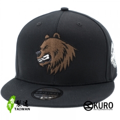 KURO-SHOP-兇猛熊 電繡 平板帽-棒球帽(可客製化電繡)