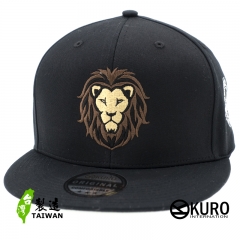 KURO-SHOP-獅子 LION 電繡 平板帽-棒球帽(可客製化)